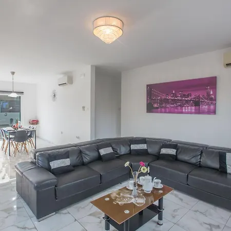 3 Schlafzimmer In Zentrum Mit Pool