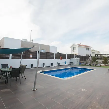 3 Schlafzimmer In Zentrum Mit Pool Hébergement de vacances *