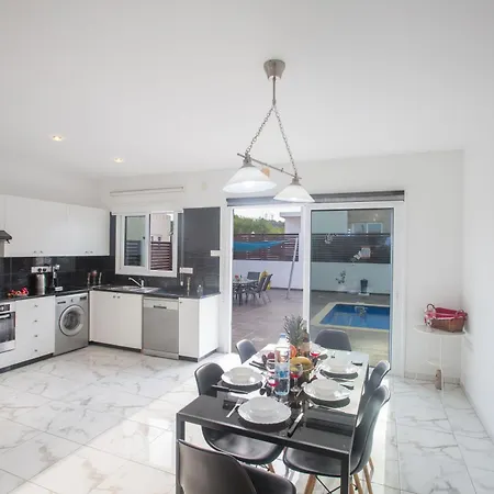 3 Schlafzimmer In Zentrum Mit Pool Casa vacanze Protaras