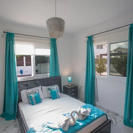 3 Schlafzimmer In Zentrum Mit Pool *