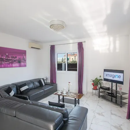 3 Schlafzimmer In Zentrum Mit Pool *