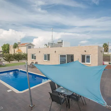 3 Schlafzimmer In Zentrum Mit Pool Protarász